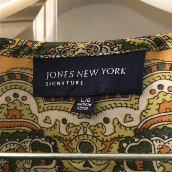 NEW Poly Silk blouse. L-XL, 29”L, 48” bottom. No wrinkle. - Picture 3 of 4